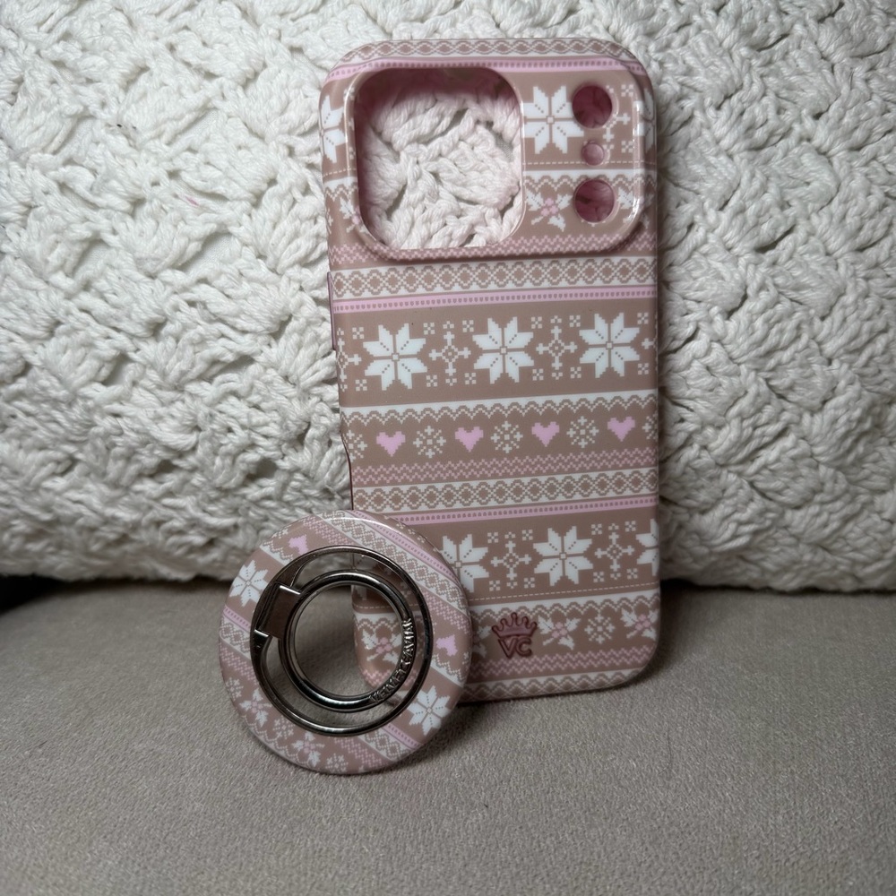 Velvet Caviar iPhone 17Pro Case and ring holder